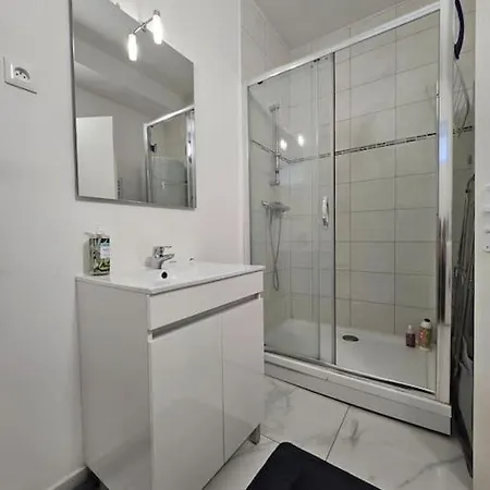 Coty Pour 4 Personnes, Hypercentre